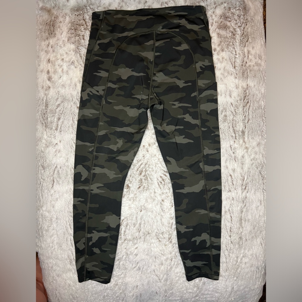 Athleta Ultimate Stash 7/8 Tight - Picture 2 of 4